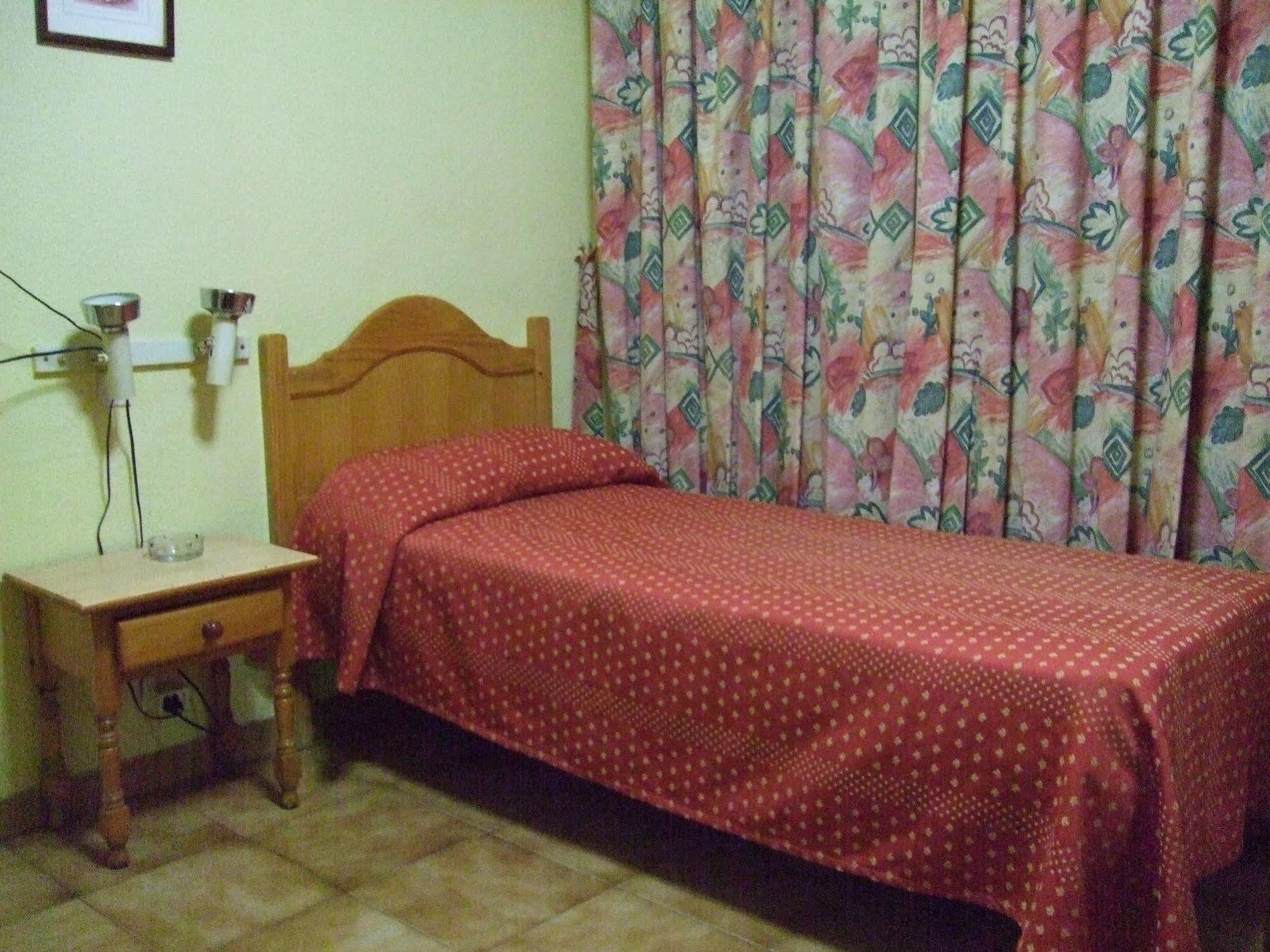 Hostal Jacinto Alcalá de Henares Exterior foto
